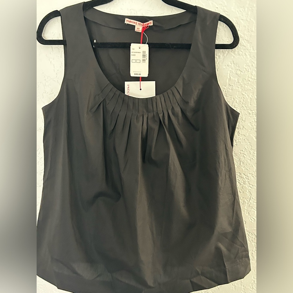 204. Pièces Uniques tank top